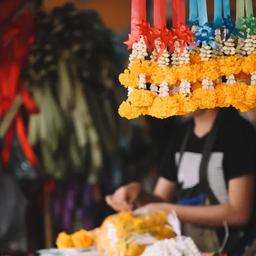 vibrant markets shopping